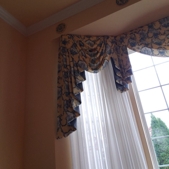 Meet your Posher, Ms T - Picture 3 of 3